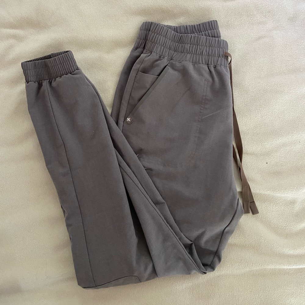 FIGS dark space grey jogger scrubs Sm